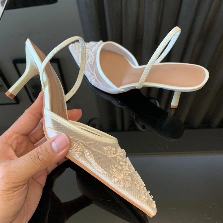 Paulina | Sandały na obcasie kitten heel z haftowaną siateczką
