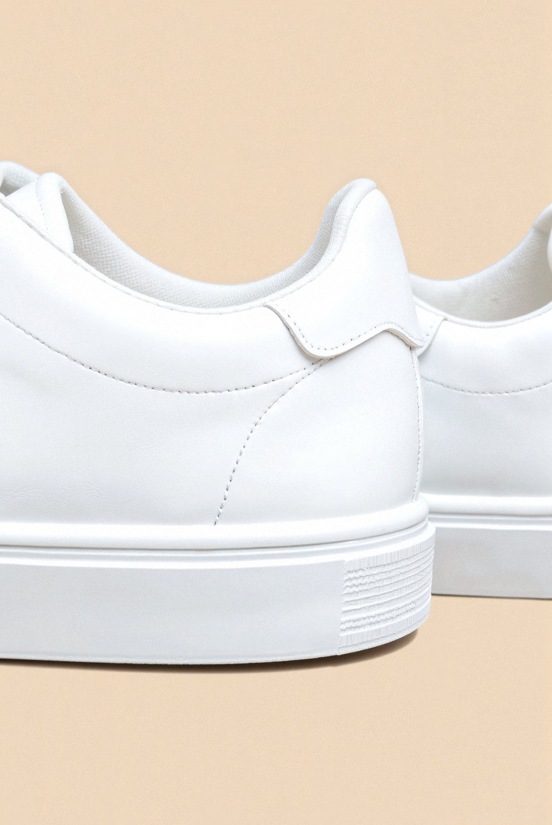 Marcel | Minimalistyczne białe sneakersy o ponadczasowym stylu