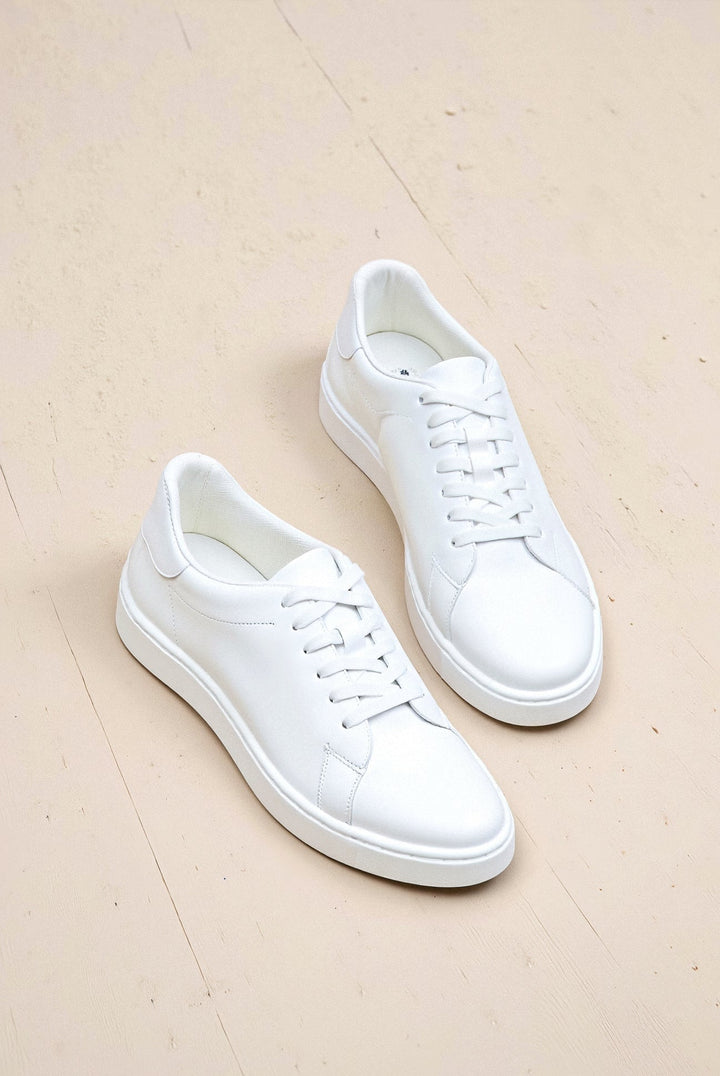 Marcel | Minimalistyczne białe sneakersy o ponadczasowym stylu