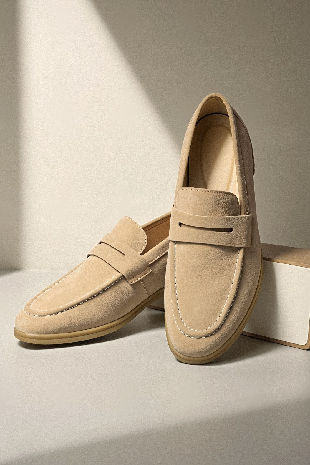 Maksymilian | Beżowe loafery z eleganckim wykończeniem