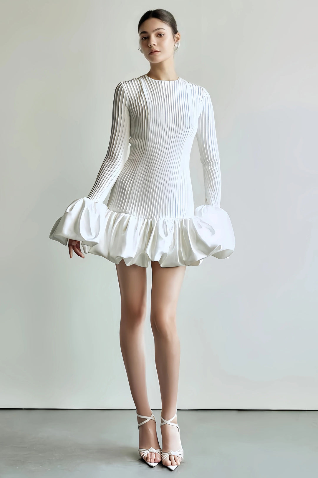 Monika | Elegancka Biała Mini Sukienka z Falbanami