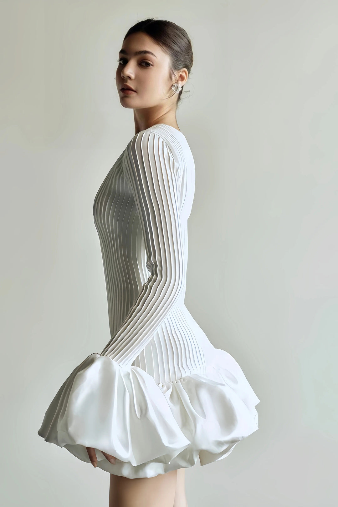 Monika | Elegancka Biała Mini Sukienka z Falbanami