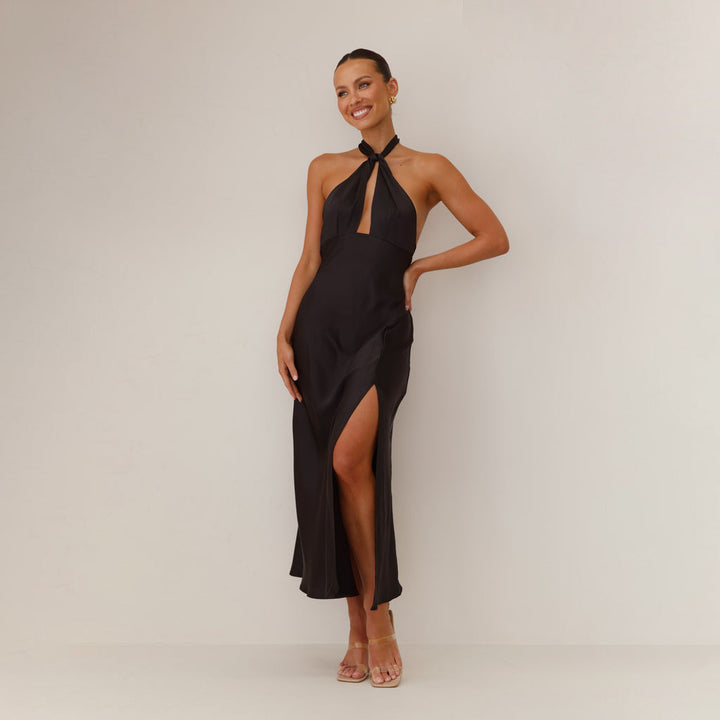 Adrianna | Satynowa sukienka maxi z halter i rozcięciem