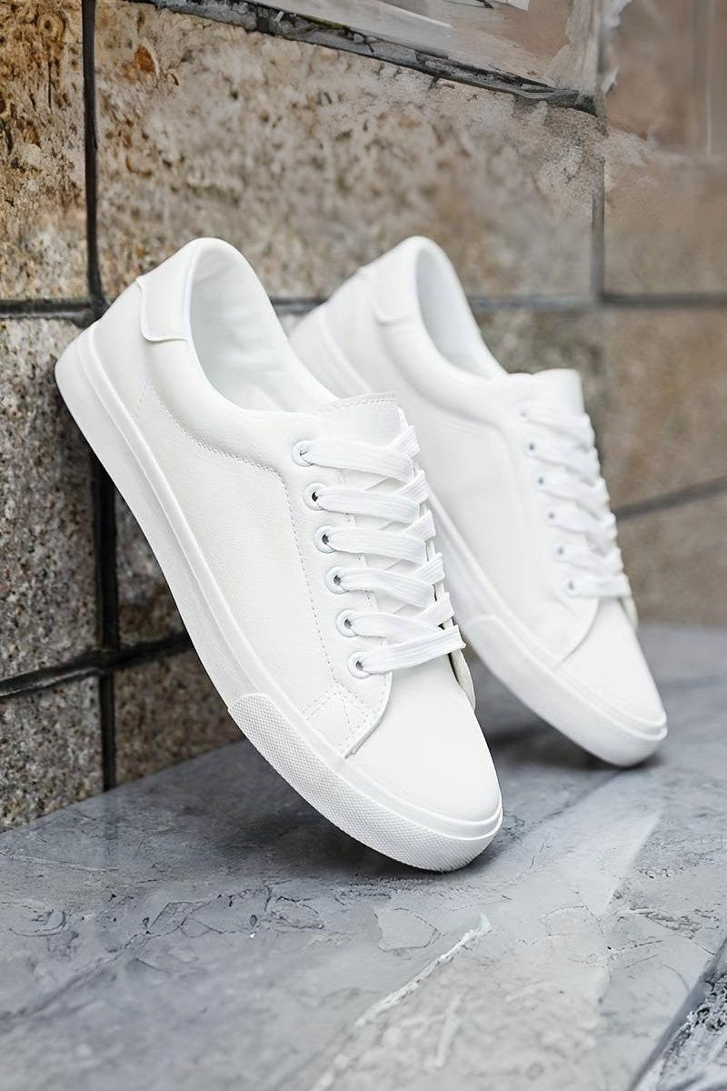 Oliwier | Białe sneakersy – Klasyczna elegancja i uniwersalność