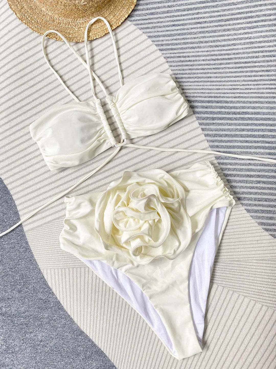 Florivelle | Bikini z halterem i kwiatowym detalem